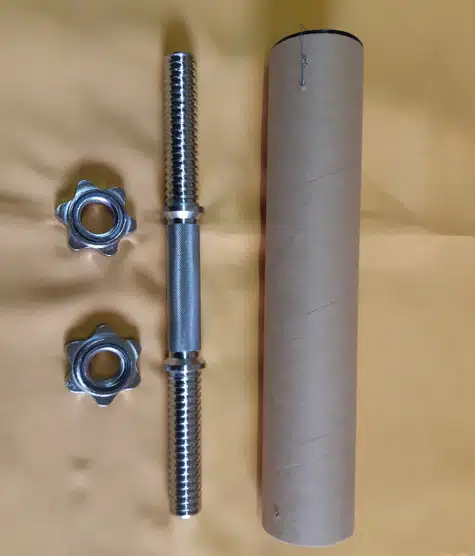 Tömör krómozott acél egykezes súlyzó rúd 40 cm hosszúságban, 30 mm átmérővel és fém menetes csillagcsavar rögzítőkkel.