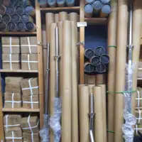 Tömör krómozott acél kétkezes egyenes súlyzó rúd 200 cm hosszúságban, 30 mm átmérővel és fém menetes szorítókkal.
