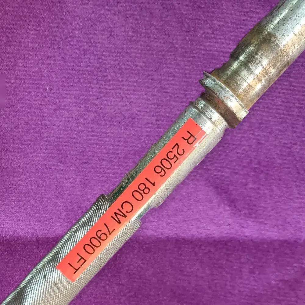 R 2506 – Használt 25 mm-es tömör kétkezes súlyzórúd, 180 cm, csavaros szorítóval - Image 2