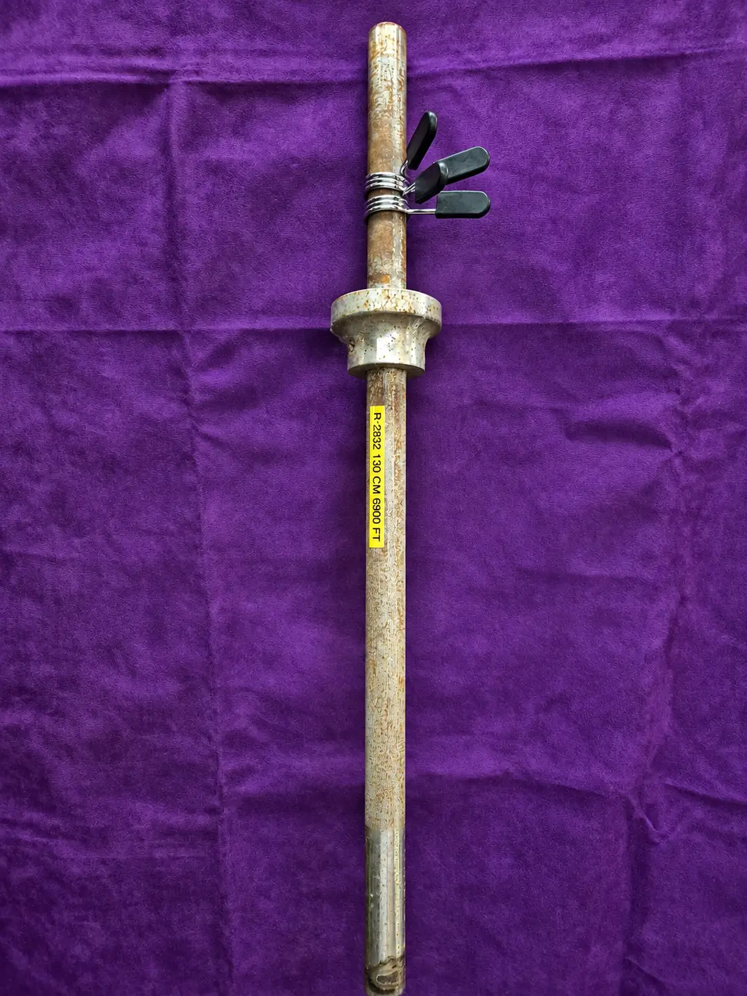 R 2832 használt 28 mm-es, 130 cm-es kétkezes súlyzórúd rugós csipeszes rögzítéssel